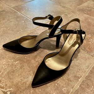 Bandolino Elegant Black Pointed Heels